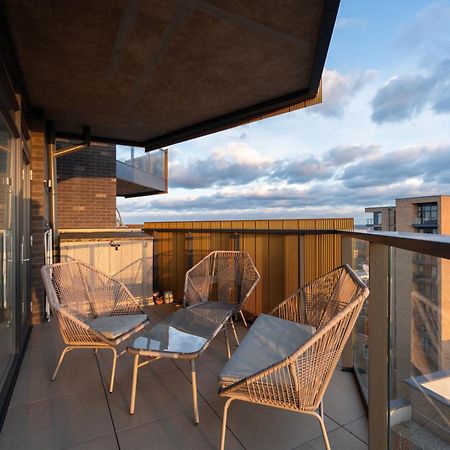 Sunset Retreat: Steps From Heathrow/Twickenham Apartment Hounslow Luaran gambar