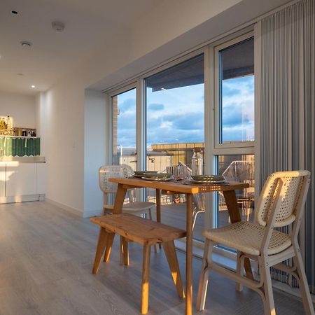 Sunset Retreat: Steps From Heathrow/Twickenham Apartment Hounslow Luaran gambar