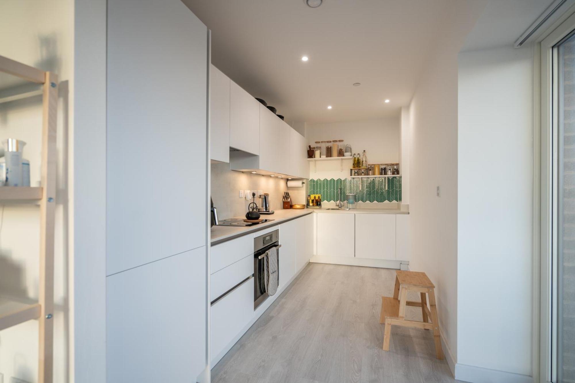 Sunset Retreat: Steps From Heathrow/Twickenham Apartment Hounslow Luaran gambar