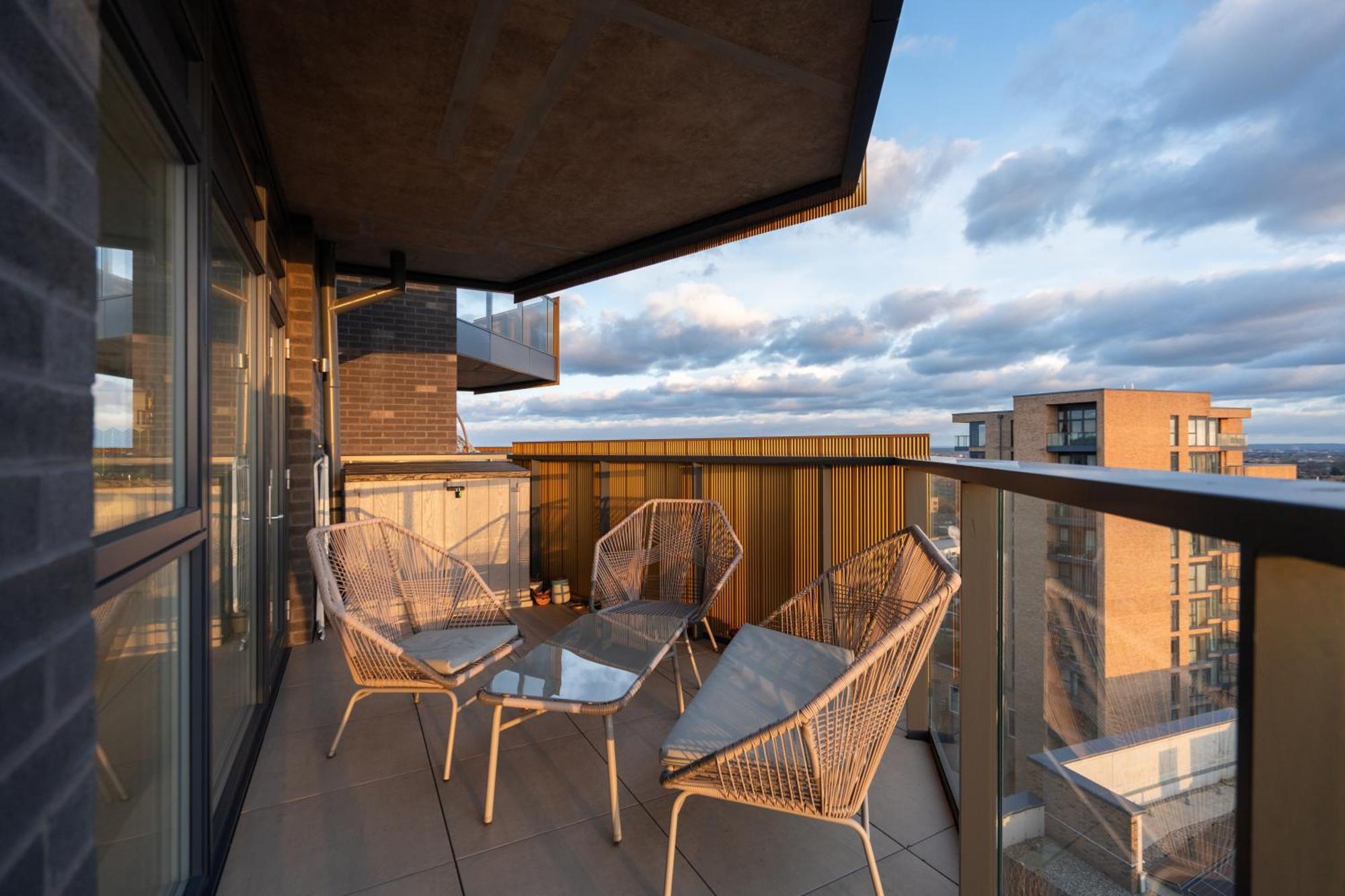 Sunset Retreat: Steps From Heathrow/Twickenham Apartment Hounslow Luaran gambar