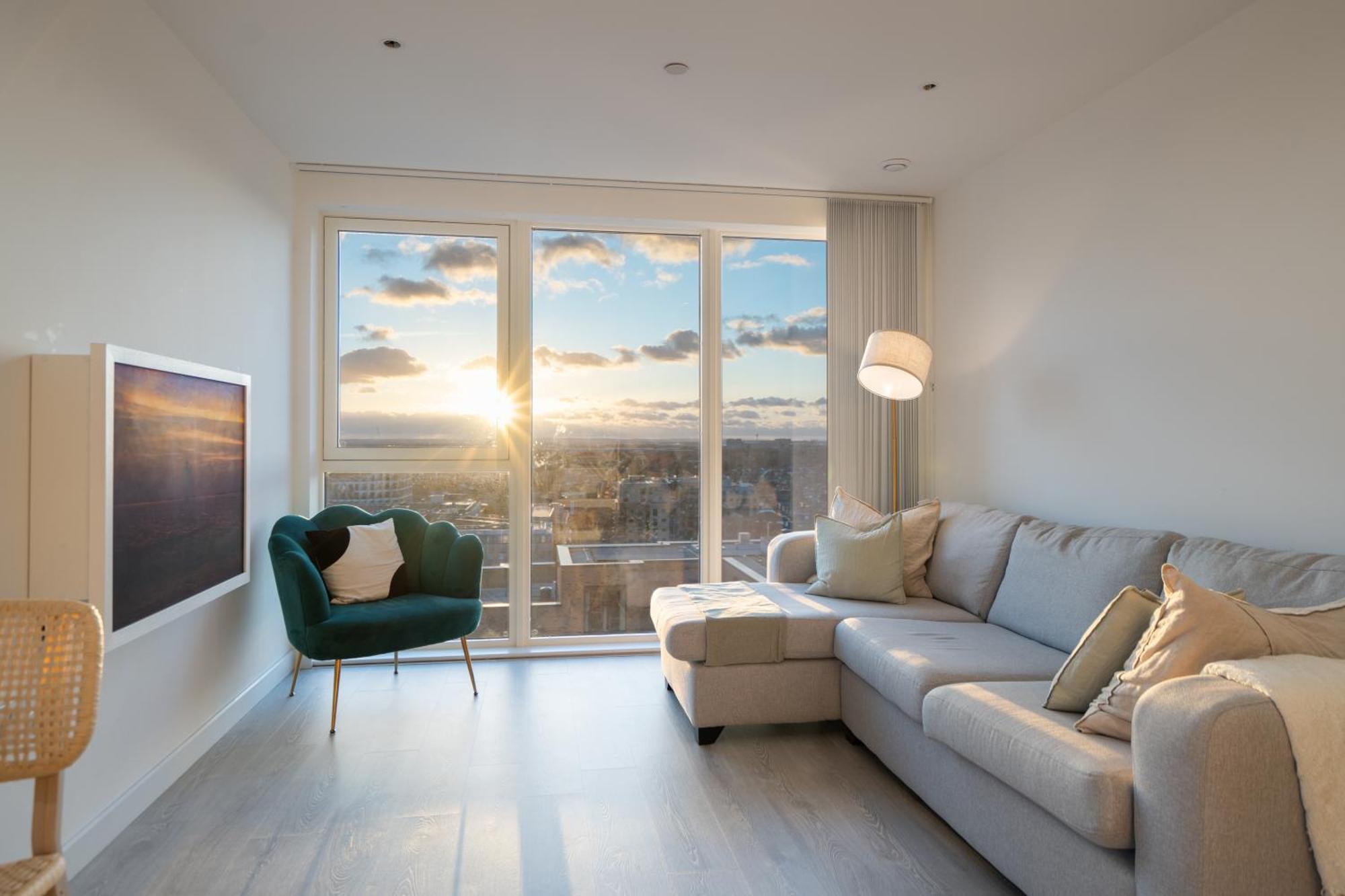 Sunset Retreat: Steps From Heathrow/Twickenham Apartment Hounslow Luaran gambar