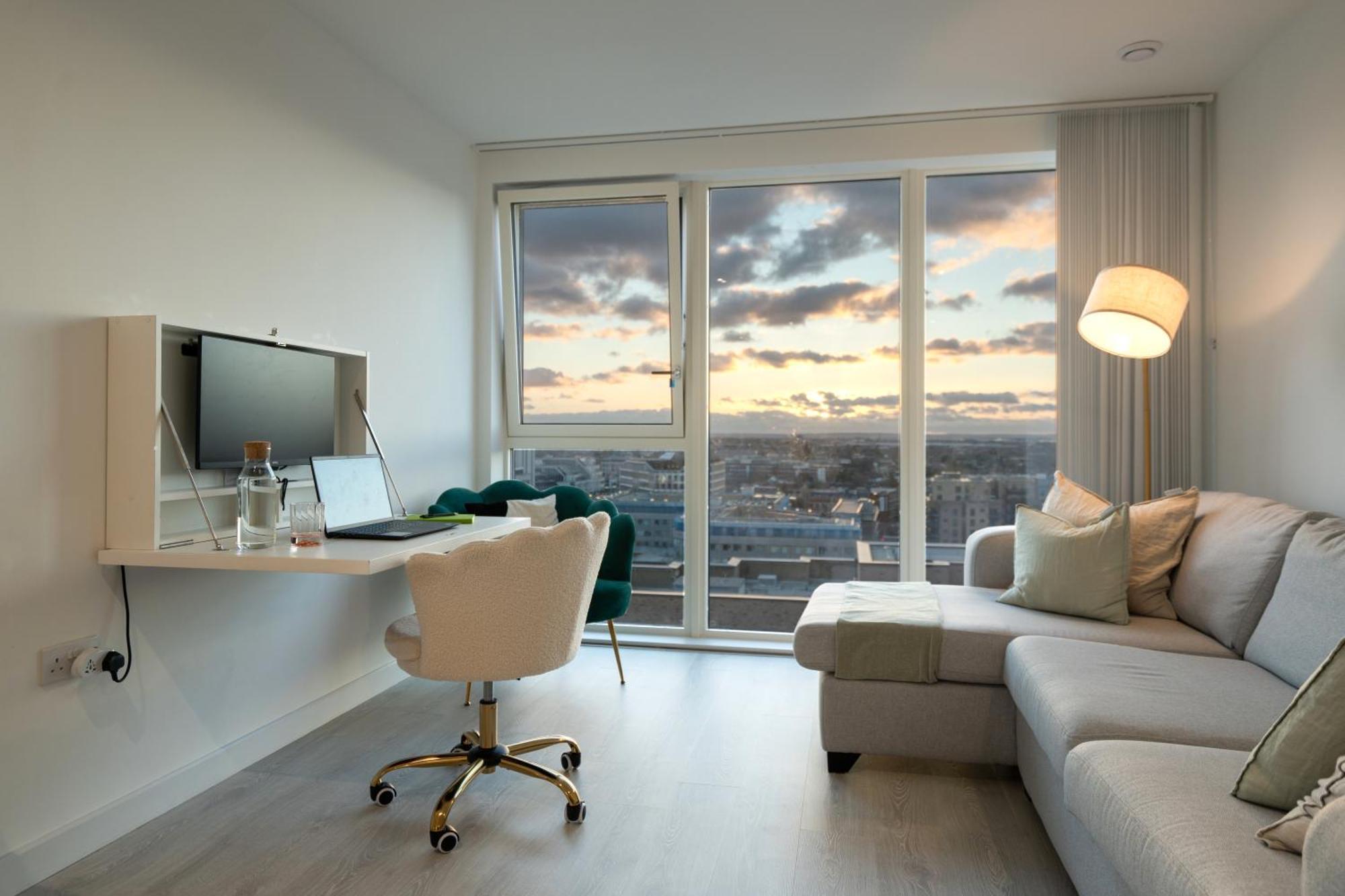 Sunset Retreat: Steps From Heathrow/Twickenham Apartment Hounslow Luaran gambar