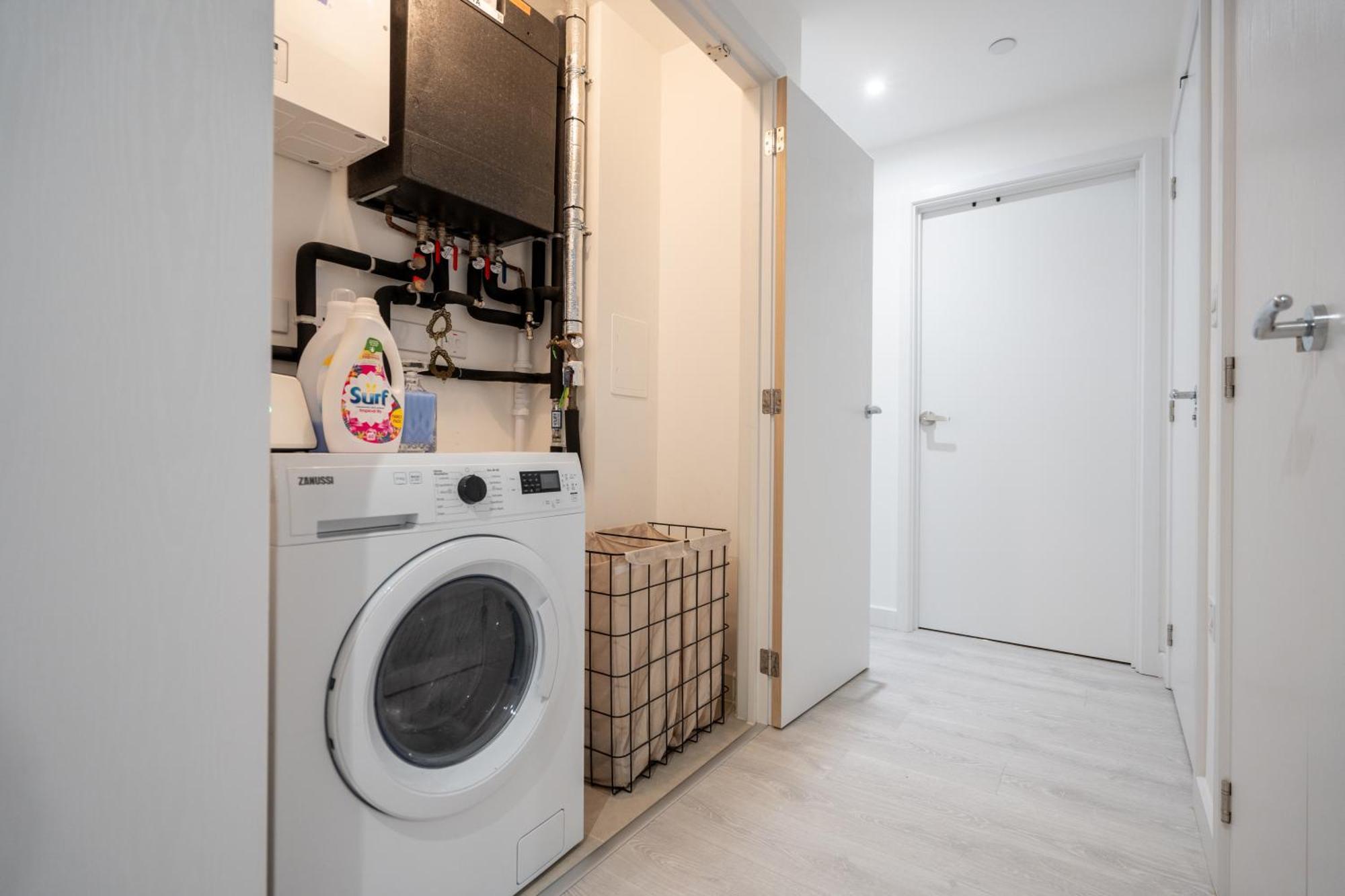 Sunset Retreat: Steps From Heathrow/Twickenham Apartment Hounslow Luaran gambar