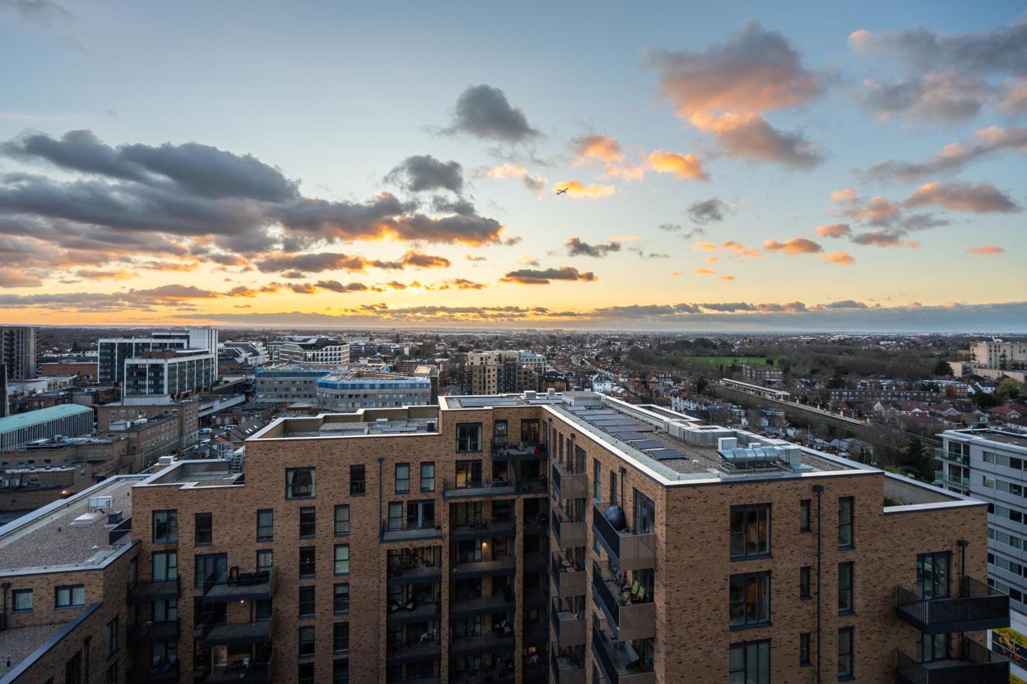 Sunset Retreat: Steps From Heathrow/Twickenham Apartment Hounslow Luaran gambar