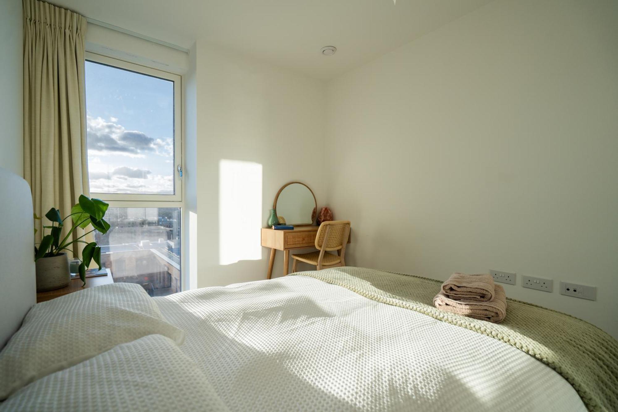 Sunset Retreat: Steps From Heathrow/Twickenham Apartment Hounslow Luaran gambar