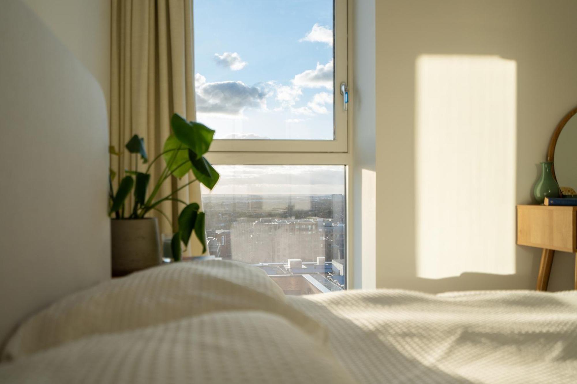 Sunset Retreat: Steps From Heathrow/Twickenham Apartment Hounslow Luaran gambar